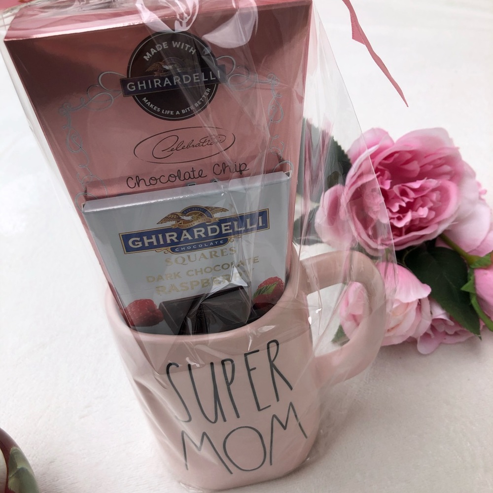 *SOLD* ❤️🎉 HOT PICK 🎉❤️Rea Dunn SUPER MOM Gift Mug - Picture 5 of 6